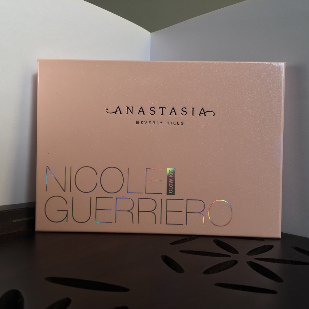Anastasia Beverly Hills Nicole Guerrero Glow Kit